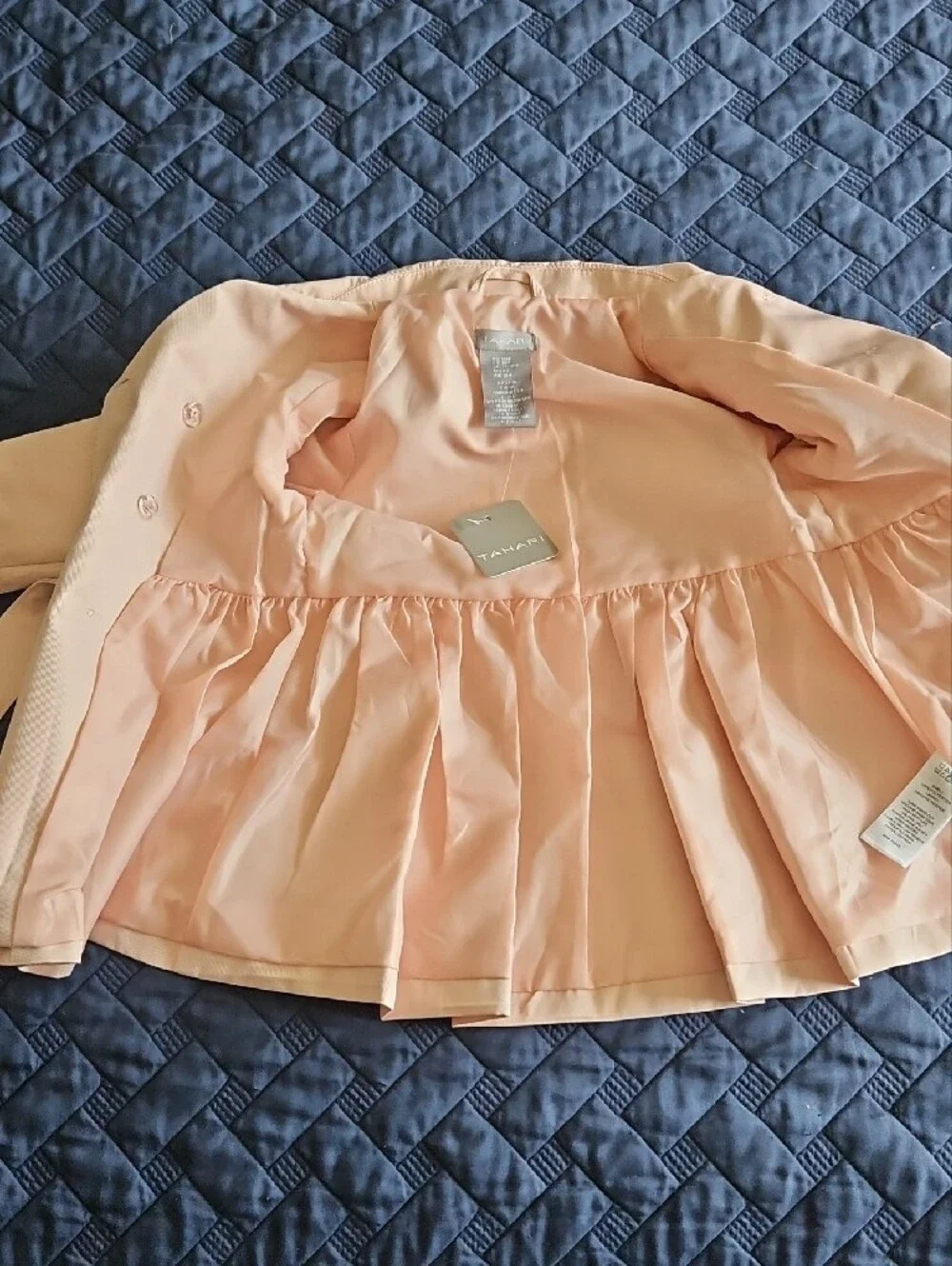 Tahari stylish peach
